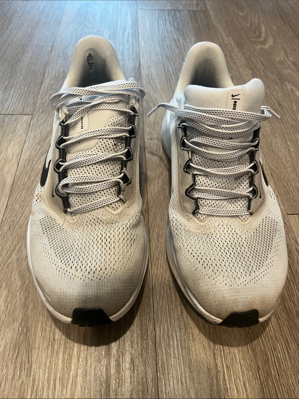 Womens Nike White Athletic Running Sneakers with Black Swoosh